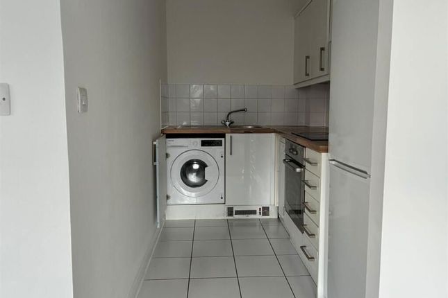 77, Wooldridge Close, Feltham photo 3