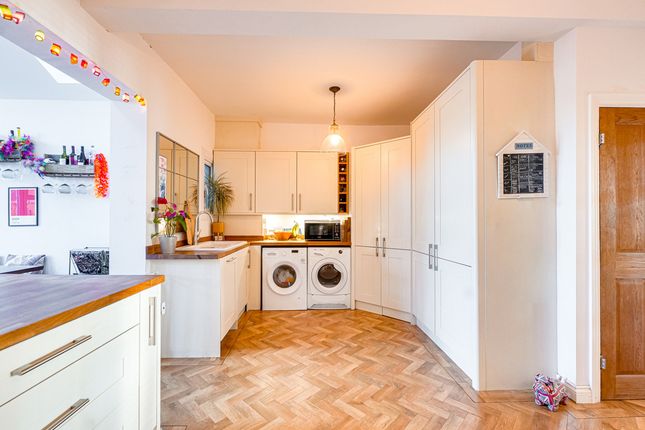43, Ronald Hill Grove, Leigh-on-sea photo 2