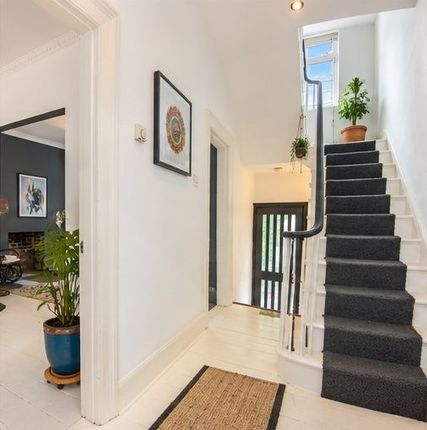 2 Barnabas Road, London photo 4