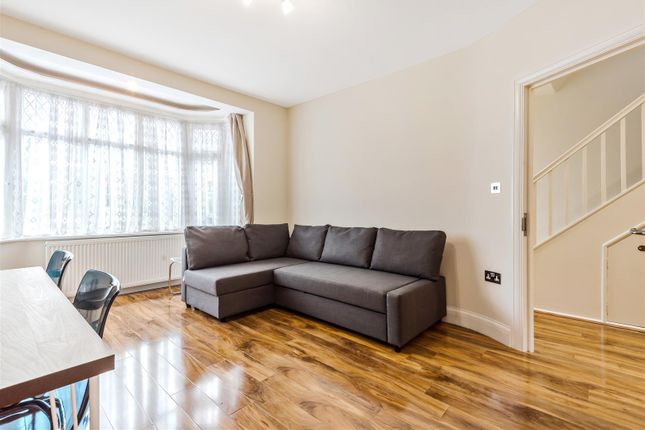 33, Rosslyn Crescent, Wembley photo 4