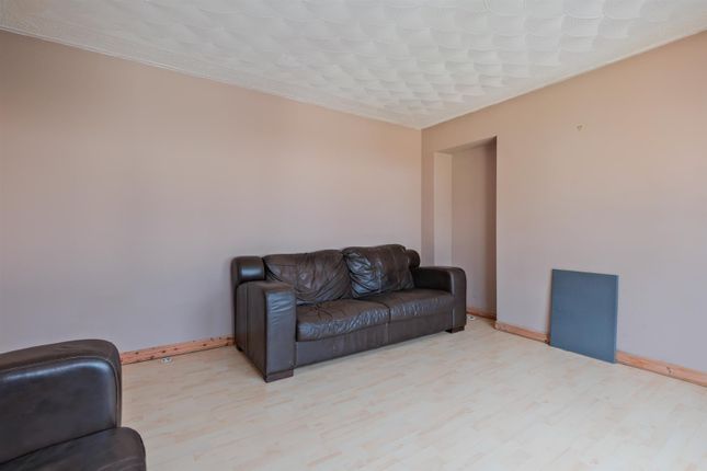 Flat for sale in Cairngorm Crescent, Wishaw