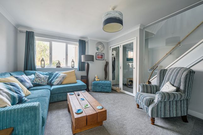 18 Jones Square, Chichester photo 3