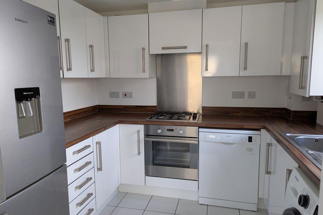 Flat F, 16 Saw Mill Court, Bonnyrigg, EH19 3GR, Bonnyrigg photo 3