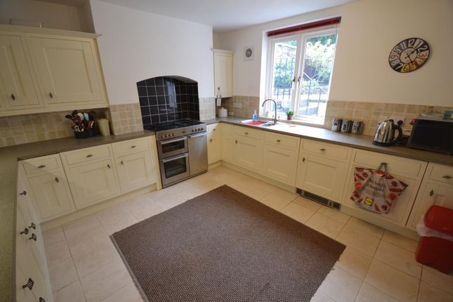 Room to rent in Victoria Park Road, St Leonards, Exeter