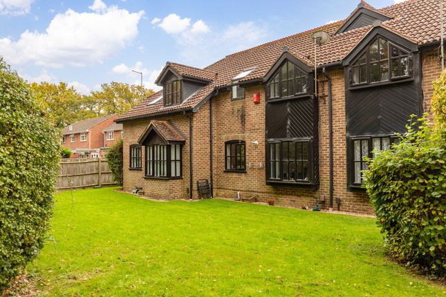 15 Lockwood Court Woodfield Road, Crawley photo 2