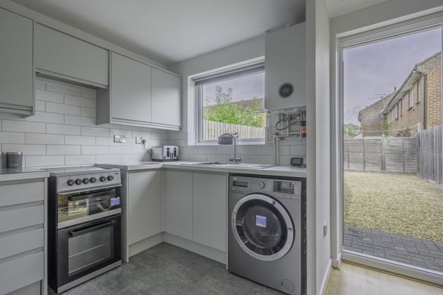 8, Monteagle Close, Swindon photo 4