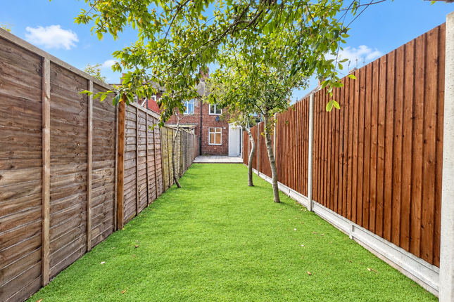 2-bedroom garden maisonette, Wordsworth Avenue, Greenford, UB6 9AB photo 2