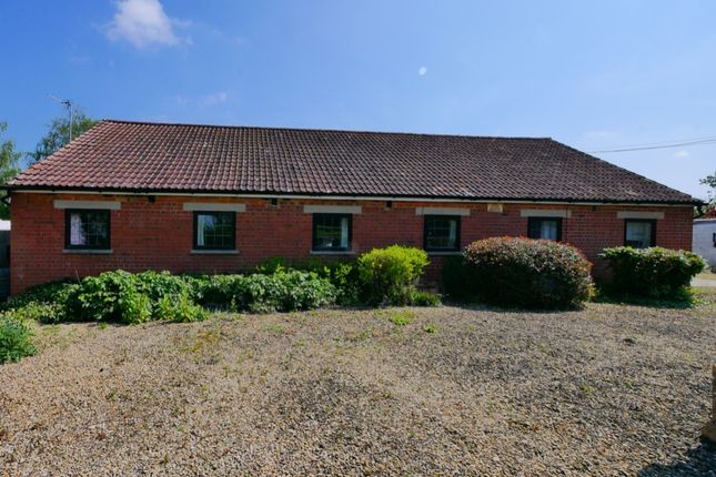 Barn conversion to rent in Bramble Byer Headlands Farm, Cricklade, Swindon