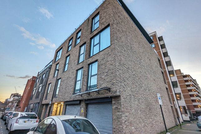 Thumbnail Flat to rent in Hessel Street, London