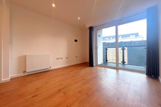 12, Warlingham House, Addlestone photo 4