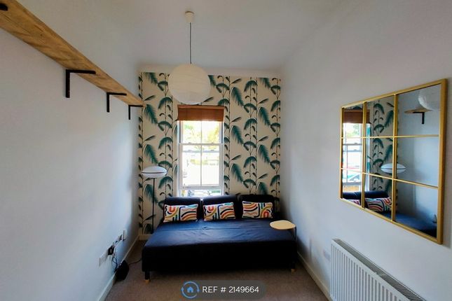 Thumbnail Flat to rent in Albion Way, London