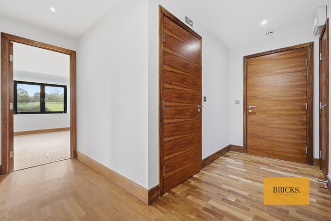 11 Woolston Manor, Abridge Road, Chigwell photo 3