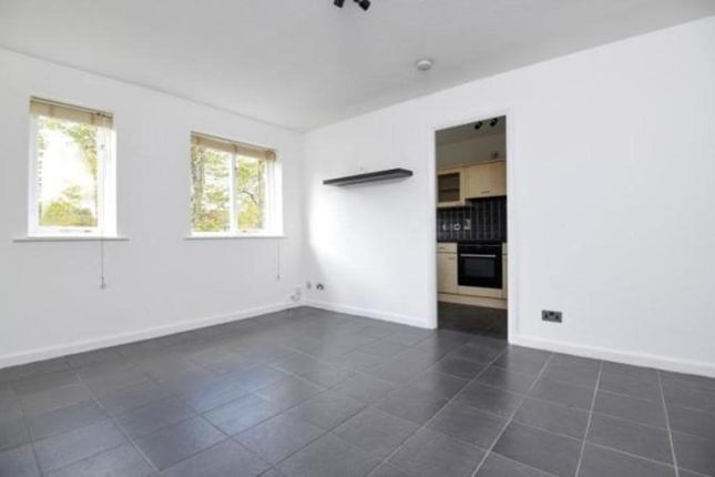 11, Mountbatten Gardens, Beckenham, Kent photo 3