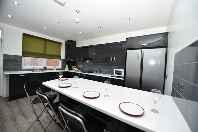 Hessle Terrace, Leeds photo 4
