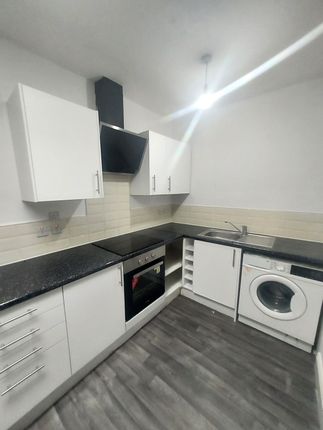 Studio to rent in Chipstead Valley Road, Coulsdon