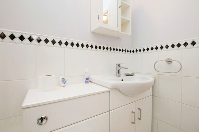 Flat for sale in Mount Hermon Road, Woking, Surrey