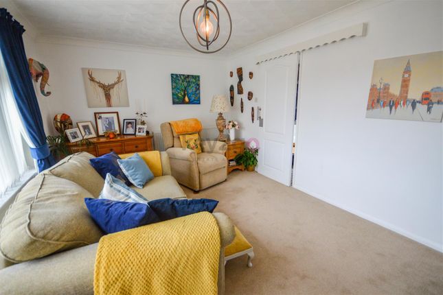 17, Milton Place, Chesterfield photo 3