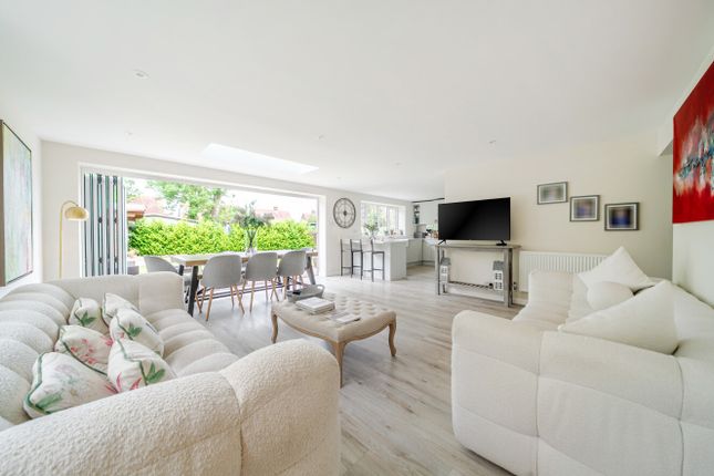 11, Ash Combe, Godalming photo 2