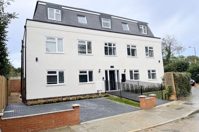 2-bed flat on Flat 4, 2, Boxtree Road, Harrow, £1,850/mo