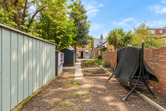 Southern Down,1, Ashfield Avenue, Feltham photo 4