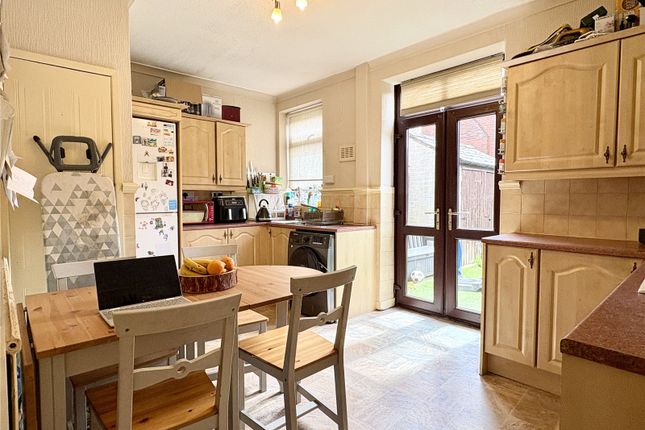 6, Beech Avenue, Oldham photo 4