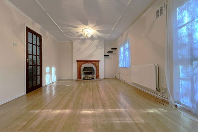 218, Langhedge Lane, London photo 2