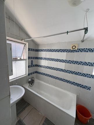 18 Poulett Road, London photo 4