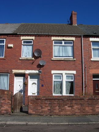 2 bed flat to rent in Castle Terrace, Ashington