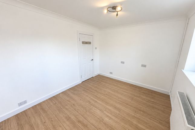 264, The Dashes, Harlow photo 5