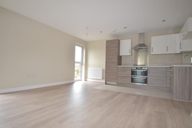 34, Otter Way, West Drayton photo 3
