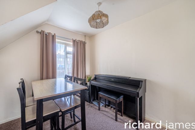 Coombe Road, Swindon photo 4