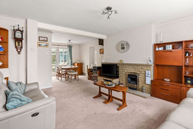 8 Beechey Close, Crawley photo 4