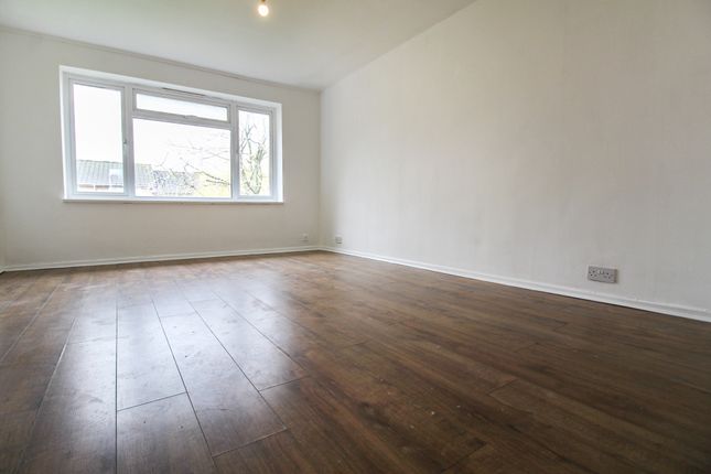 Thumbnail Flat to rent in Bardsley Close, Croydon