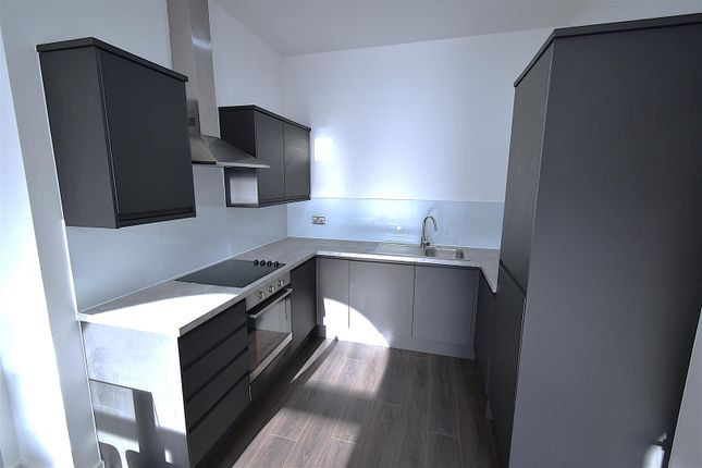 Flat 21, Smith House, Elmwood Avenue, Feltham photo 5