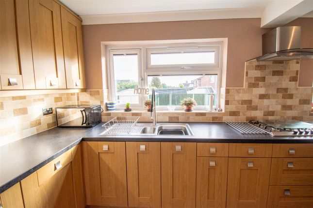 4, Farm Close, Alfreton photo 4