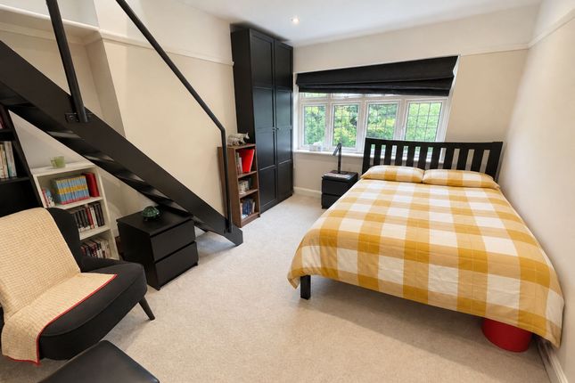 15 Castle Avenue, Epsom photo 2