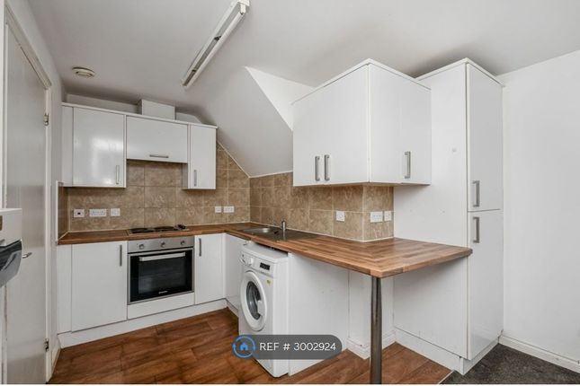 Flat   Risborough Lane, Folkestone photo 3