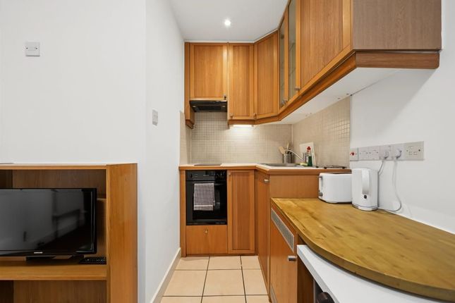 Flat 426, London photo 4