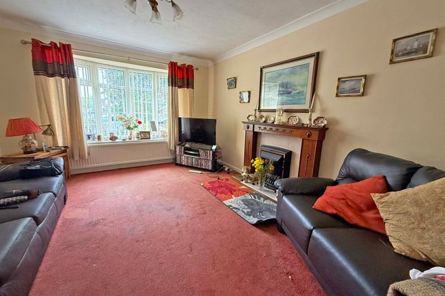 65, Abbots Garth, Scarborough photo 2