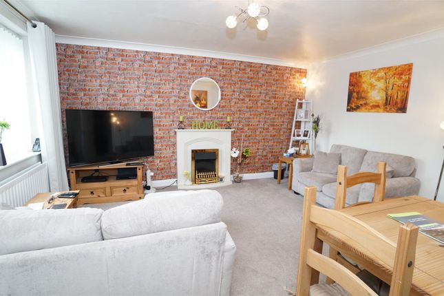 8, Helen Rose Court, Shipley photo 2