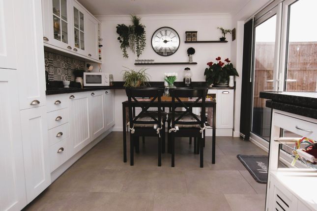 1, Candys Close, Wimborne photo 3