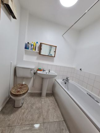 Flat for sale in Scotland Green, Enfield