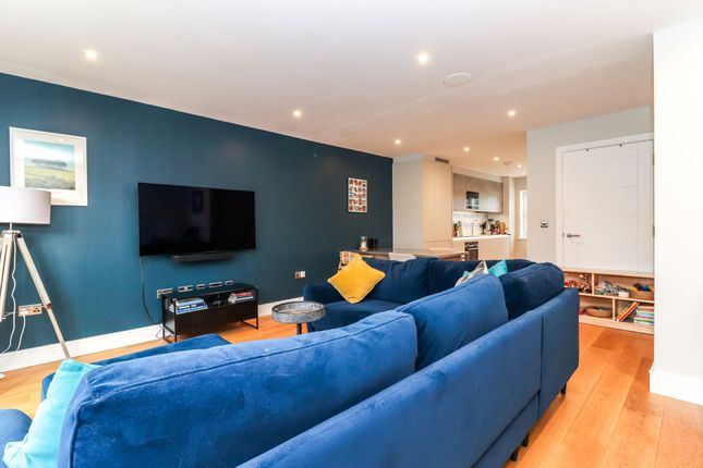 2 Chestnut Close Langley Road, Kings Langley photo 5