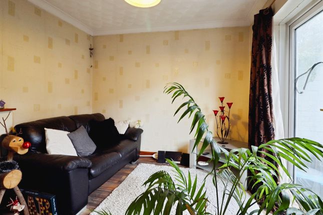 79, Manorbier Crescent, Cardiff photo 3