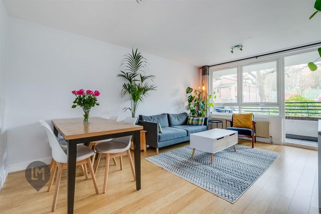 Flat to rent in Beaumont Road, London