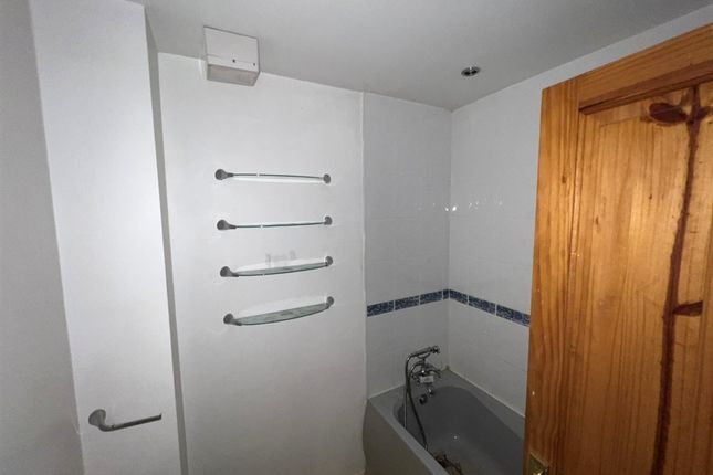 14 Greenacres, Green Hill, HIGH WYCOMBE photo 5