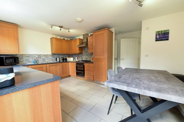 1, Blake Road, Thatcham photo 4