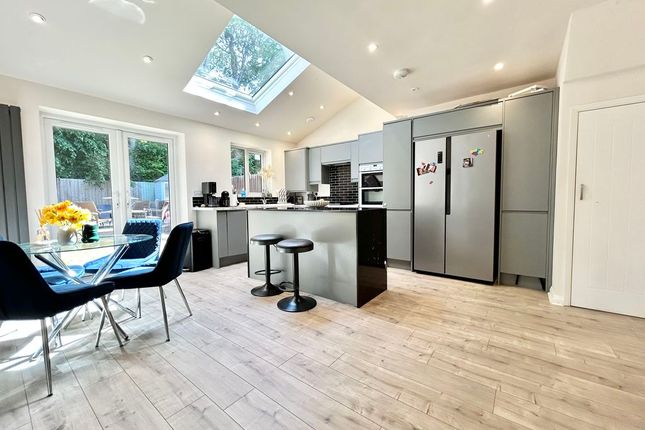 11, Bernard Close, Dunstable photo 2