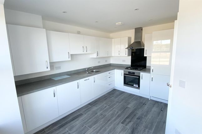 30, Orchard Way, Kings Hill photo 2