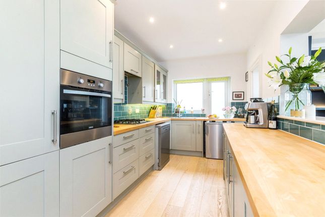 Flat 3, White Lodge, 40, The Cliff, East Sussex photo 4